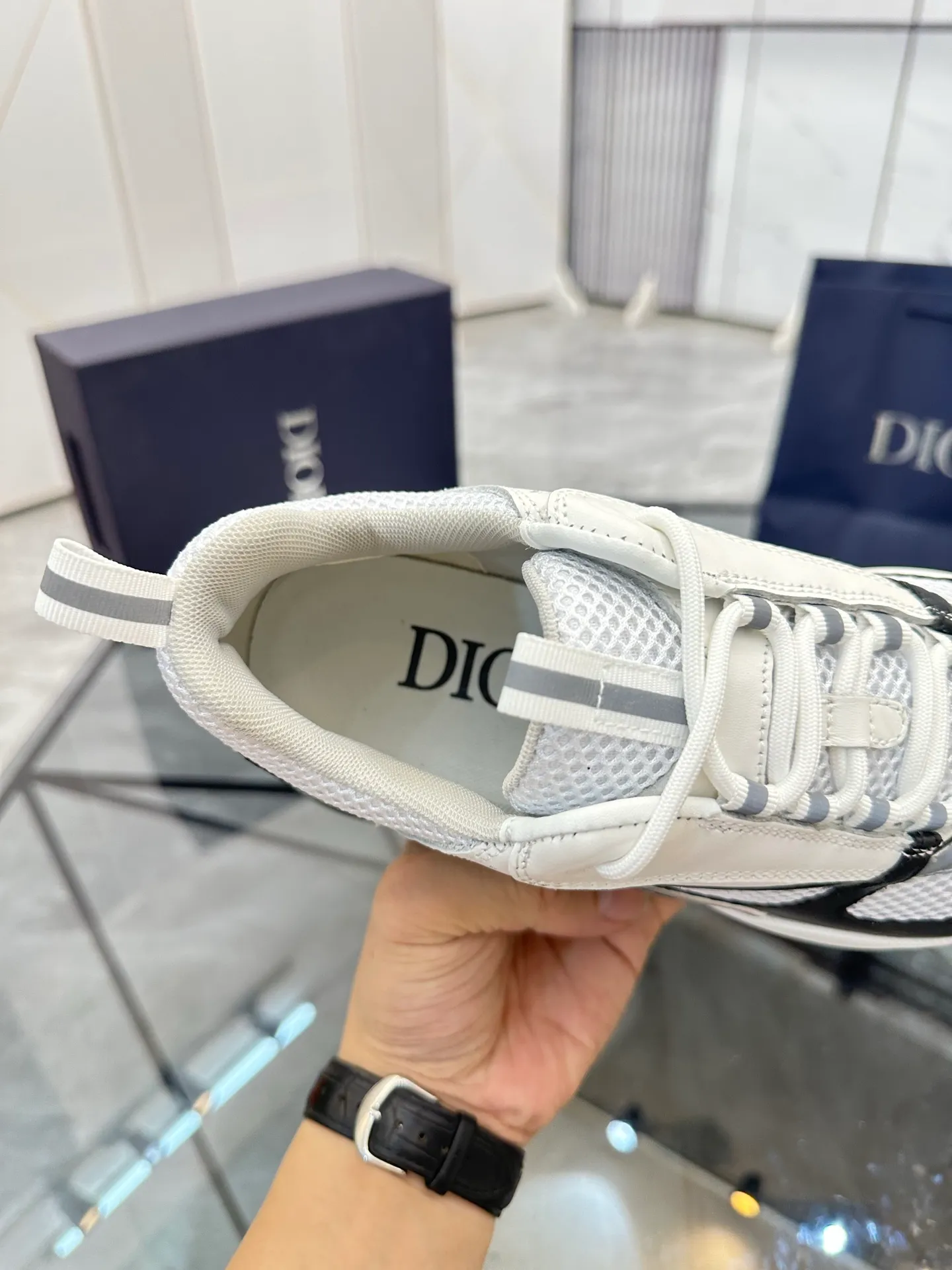 Men's shoes: 💰P460¥ Ready in Guangzhou, fully packaged Product trademark: Dior* "Dior*" low-top casual shoes Regular size: 38-46 (can be customized to 47) B22 Product materials: imported cowhide leather upper spliced ​​with original fabric, breathable lining, original outsole. Number: 920